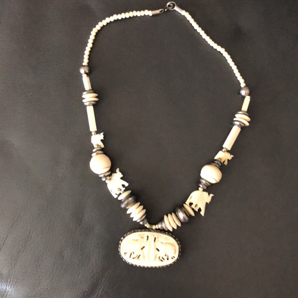 Elephants hand carved beaded with large carved Elephant Cabochon necklace EUC - Picture 2 of 8